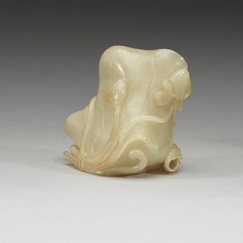 A nephrite brush washer, on a hardwood stand with silver inlay, Qing dynasty (1644-1912).