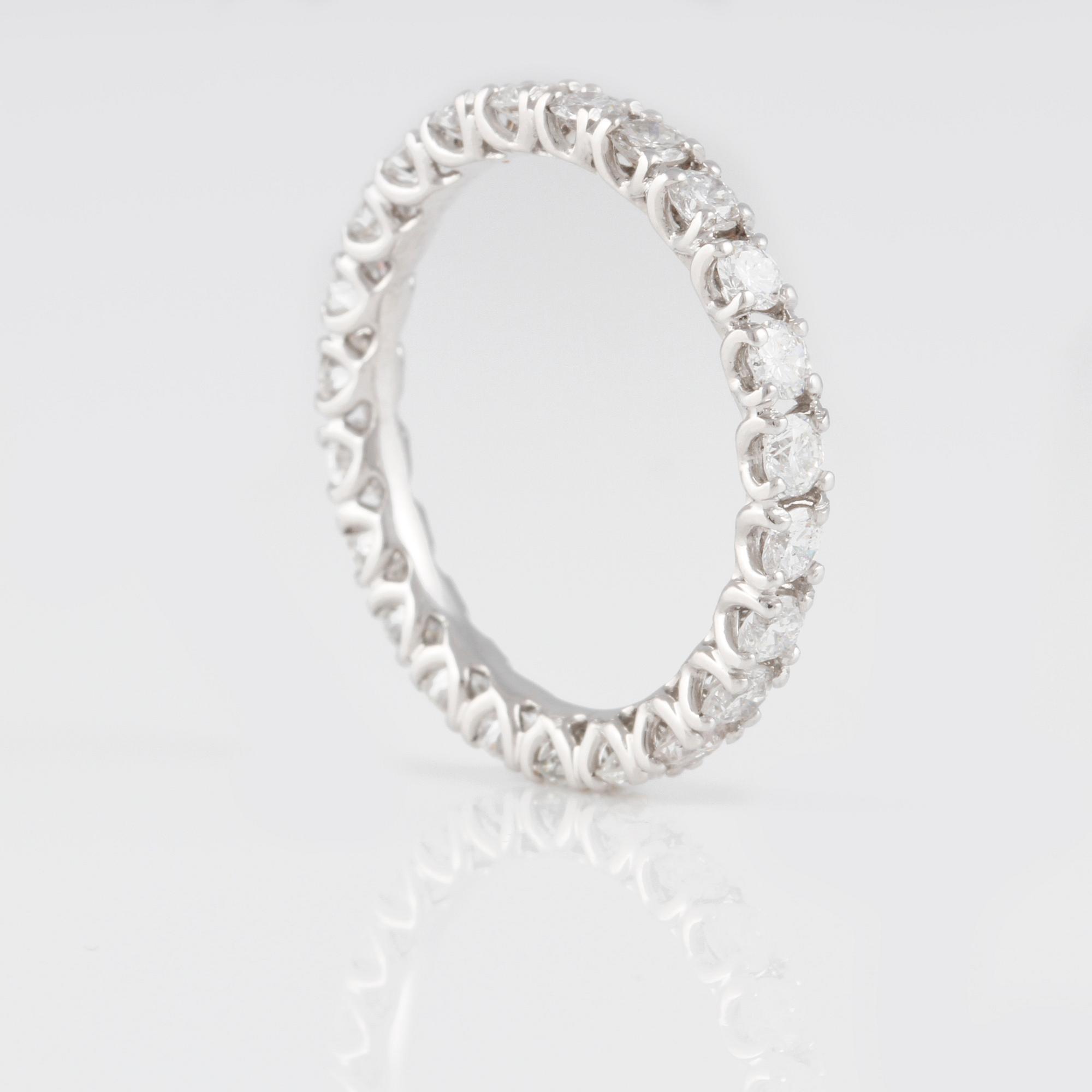 RING, 18K vitguld med briljantslipade diamanter ca 1.41 ct. Vikt 2,0 gram.