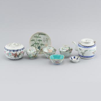 Eight pieces of porcelain from China, 19th and 20th century.