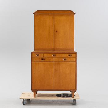 Carl Malmsten, a 'Mittens Rike' mahogany veneered cabinet, Åfors Möbelfabrik, Blomstermåla, dated 1957.