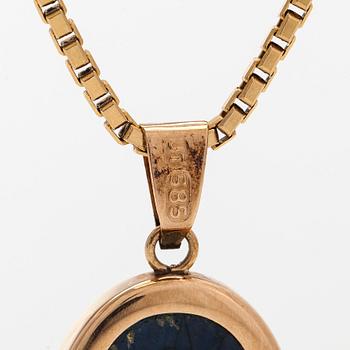 A 14K gold necklace with a spectrolite pendant. Finnsih control marks.