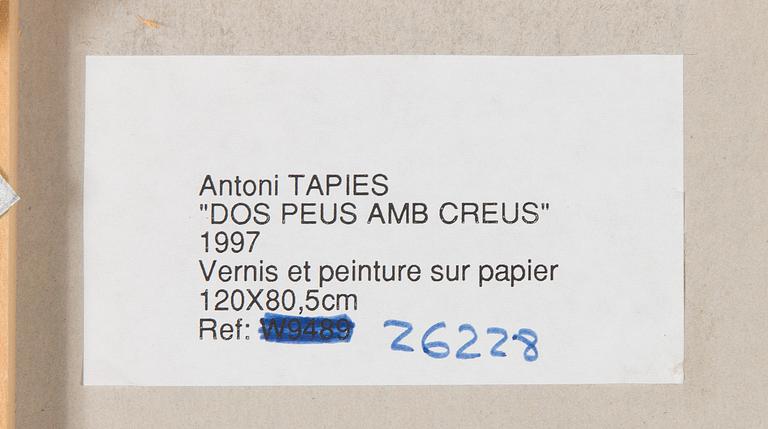 Antoni Tàpies, 'Dos peus amb creus'.