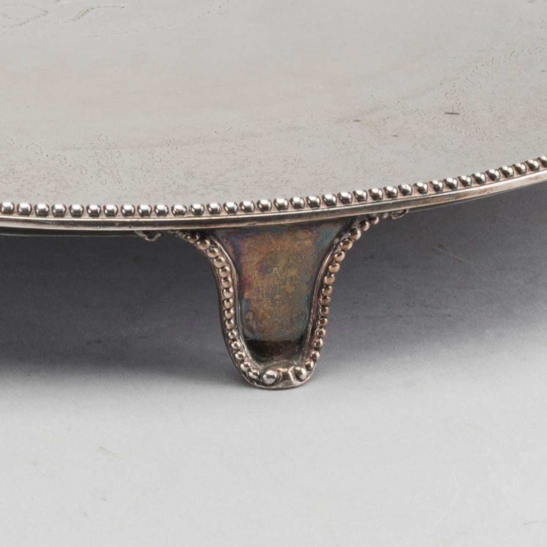 A SILVER SALVER BY JOHN CROUCH & THOMAS HANNAM, London 1782, weight c:a 1200 g.