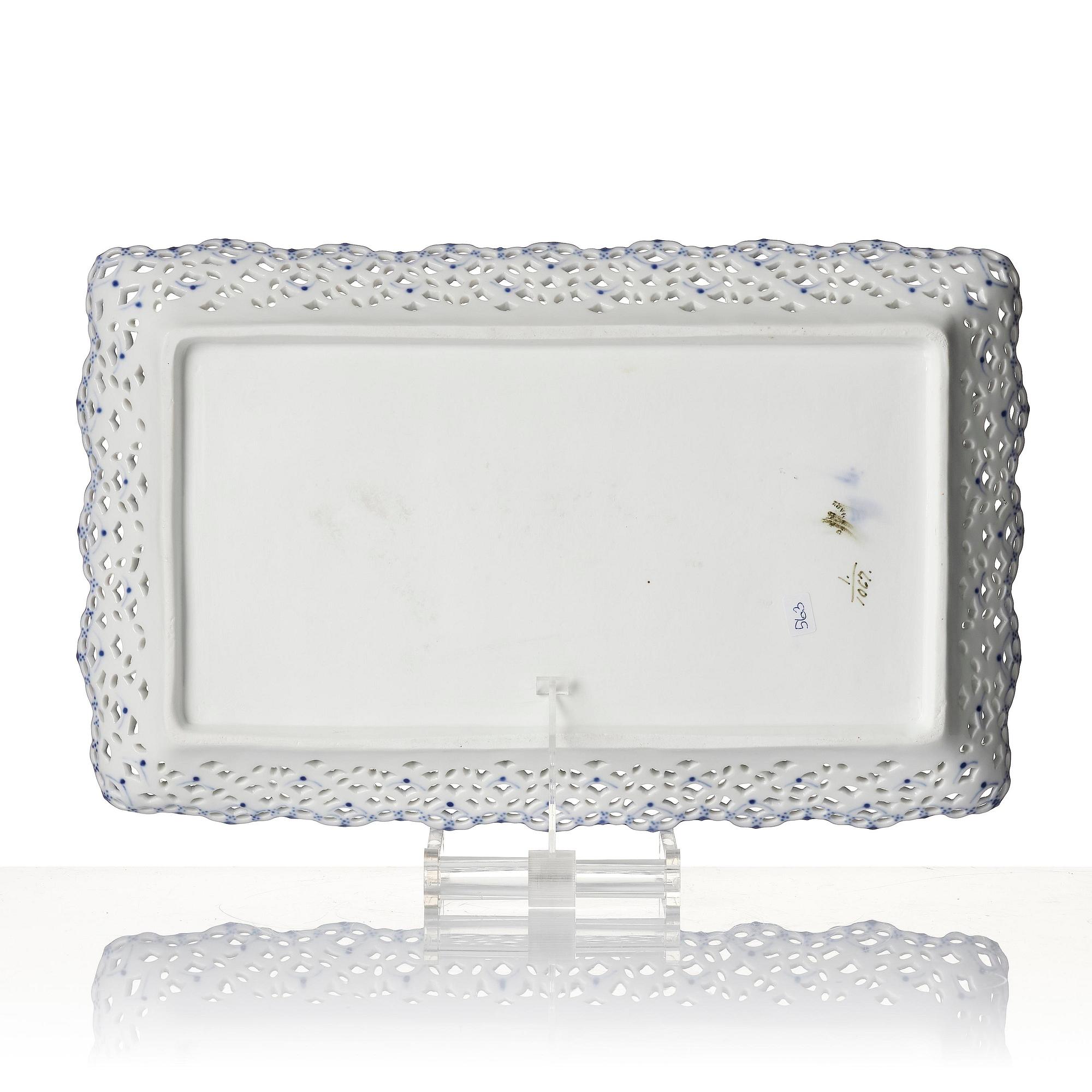 A Royal Copenhagen 'Musselmalet' / 'blue fluted full lace' tray, Denmark, 1893-1900.