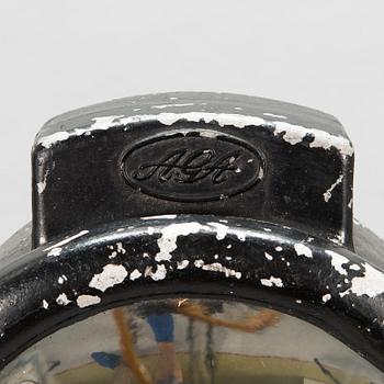 Golvlampa, bestående av olika delar från 1900-talet.