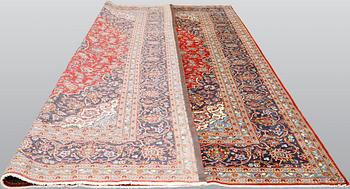 A carpet, Kashan, ca 440 x 297 cm.