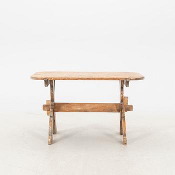 A pine 18th/19th century table.