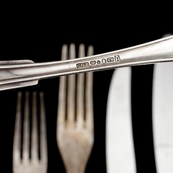 BESTICKSERVISDELAR, 81 st, silver, "Spetsig svensk", bla GAB, 1900-tal. Tot ca 4500 gram.