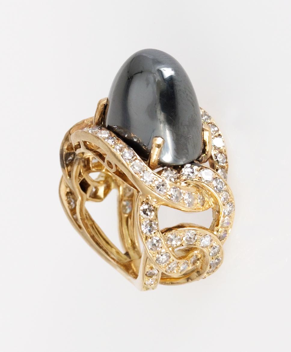 RING, åttkantslipade diamanter, tot. ca 2.50 ct, med hematit.