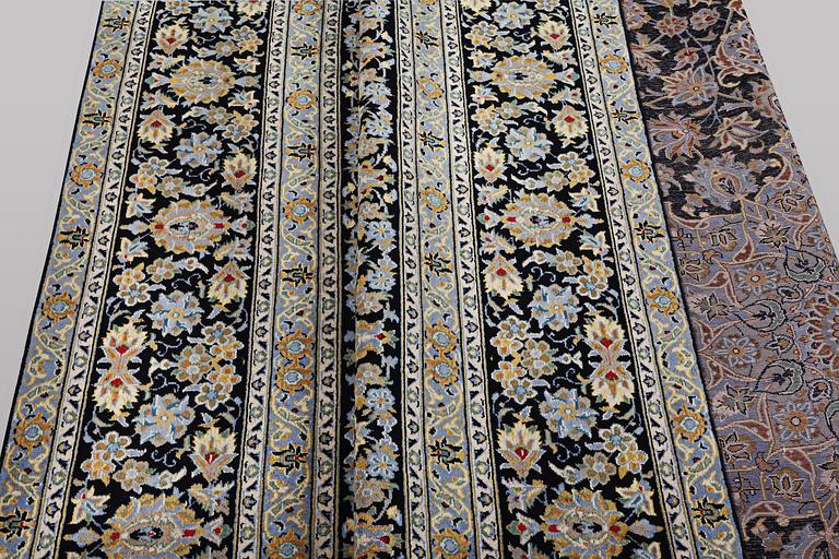 A carpet, Kashan, ca 405 x 295 cm.