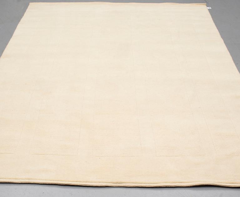 A carpet, India, contoured, ca 290 x 190 cm.