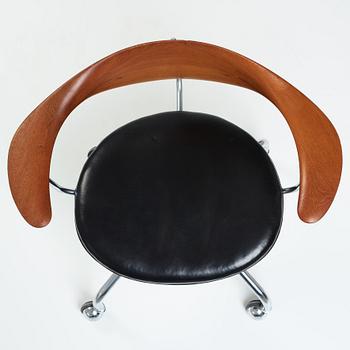 Hans J. Wegner, a "Swivel Chair" /JH502, executed by Johannes Hansen, Denmark 1960's.