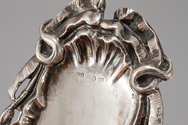 SALTKAR/MINDRE FAT, ett par, silver, Nils Johan Åström, Stockholm, 1866. Vikt 75 gram.