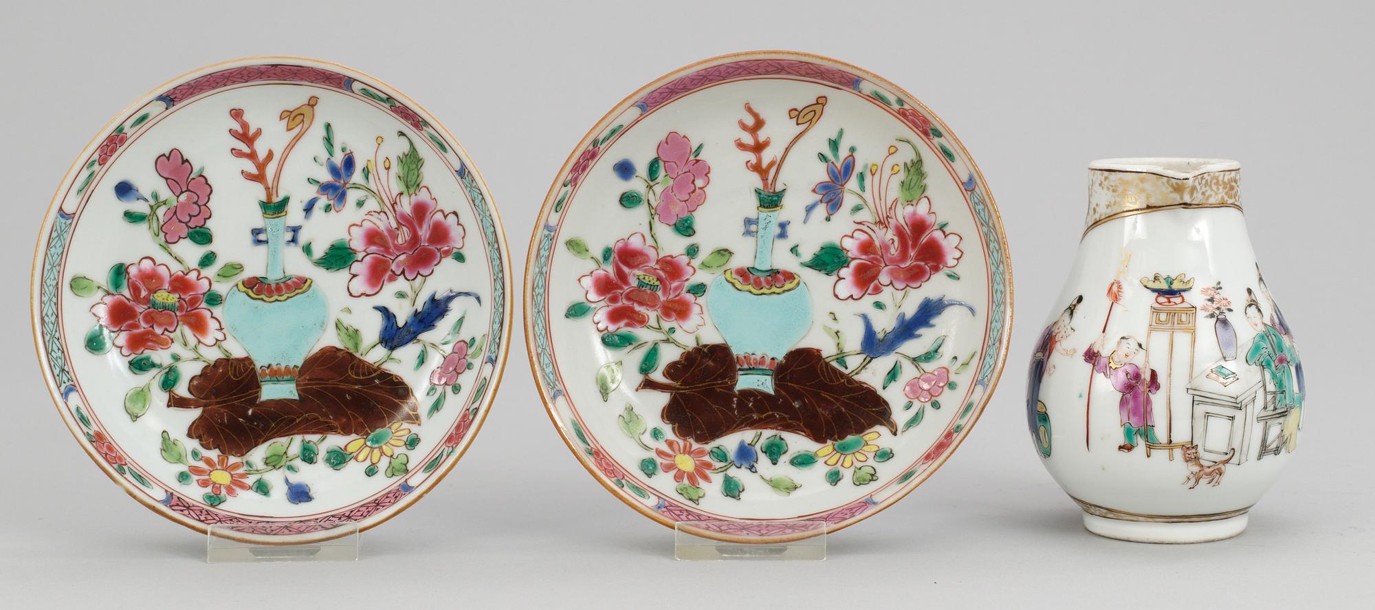 A small ewer and two dishes, Qing dynasty, Qianlong (1736-95).