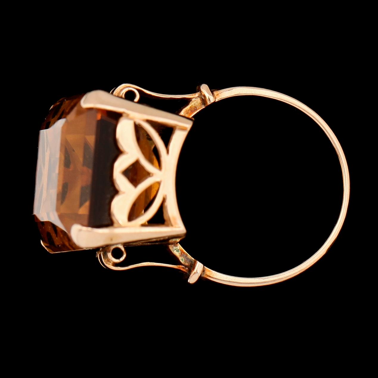 RING, 14K guld och citrin. Total vikt ca 9 g.