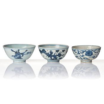 A set of five blue and white bowls, Ming dynasty (1368-1644).