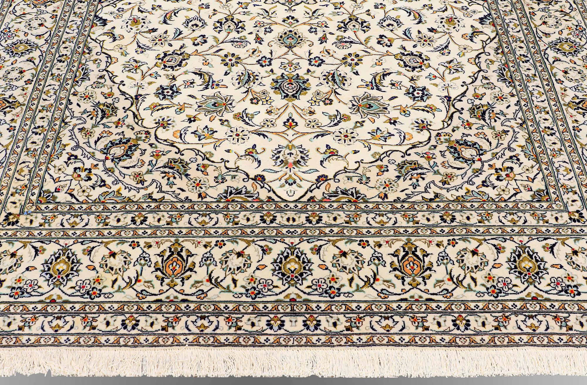 Matta, Keshan, ca 353 x 251 cm.