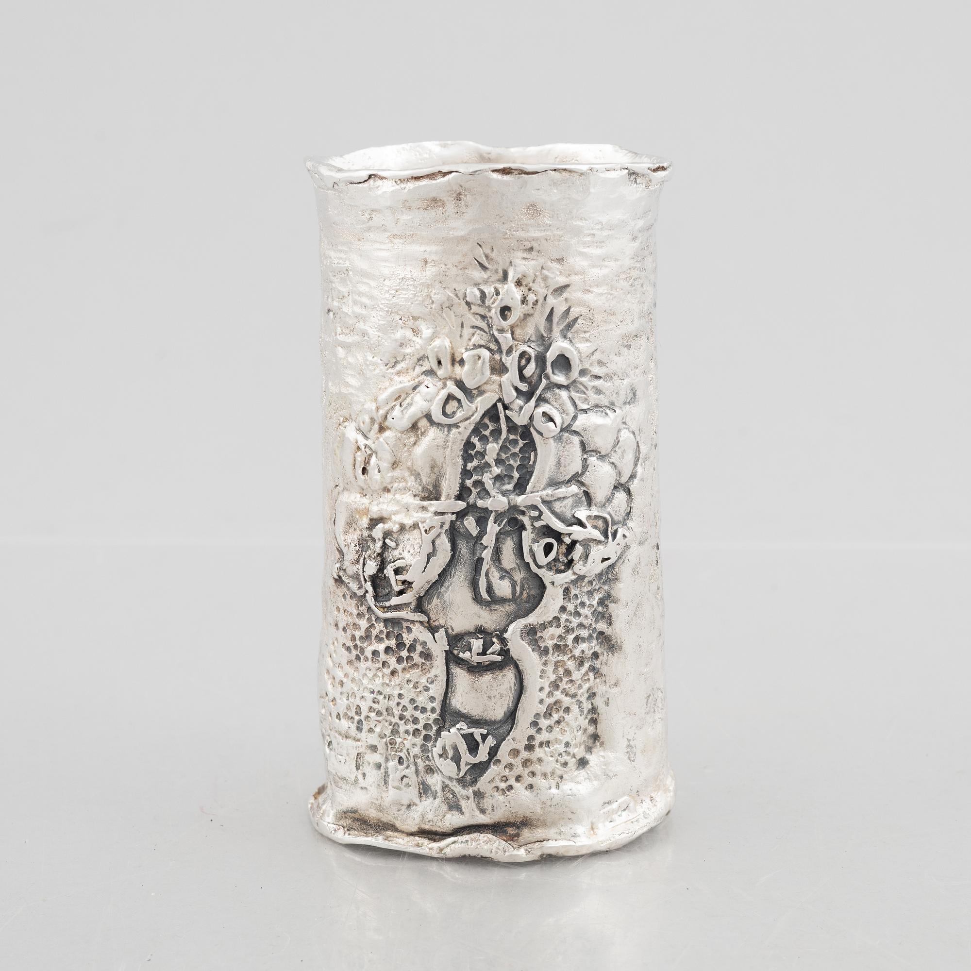A sterling silver vase, mark of Lars Arby, Gothenburg, Sweden, 1975.