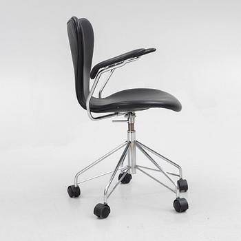 Arne Jacobsen, a 'Series 7' desk chair, Fritz Hansen, Denmark, 1999.