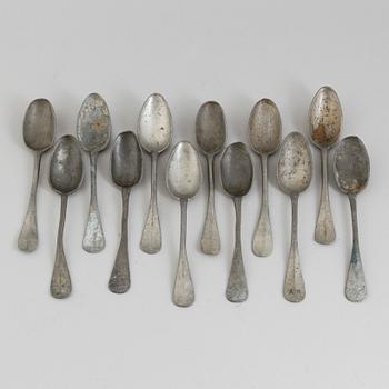 A SET OF 12 SIMILAR PEWTER SPOONS, 18th century.