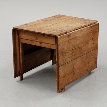 A pine gate-leg table, 19th Century.