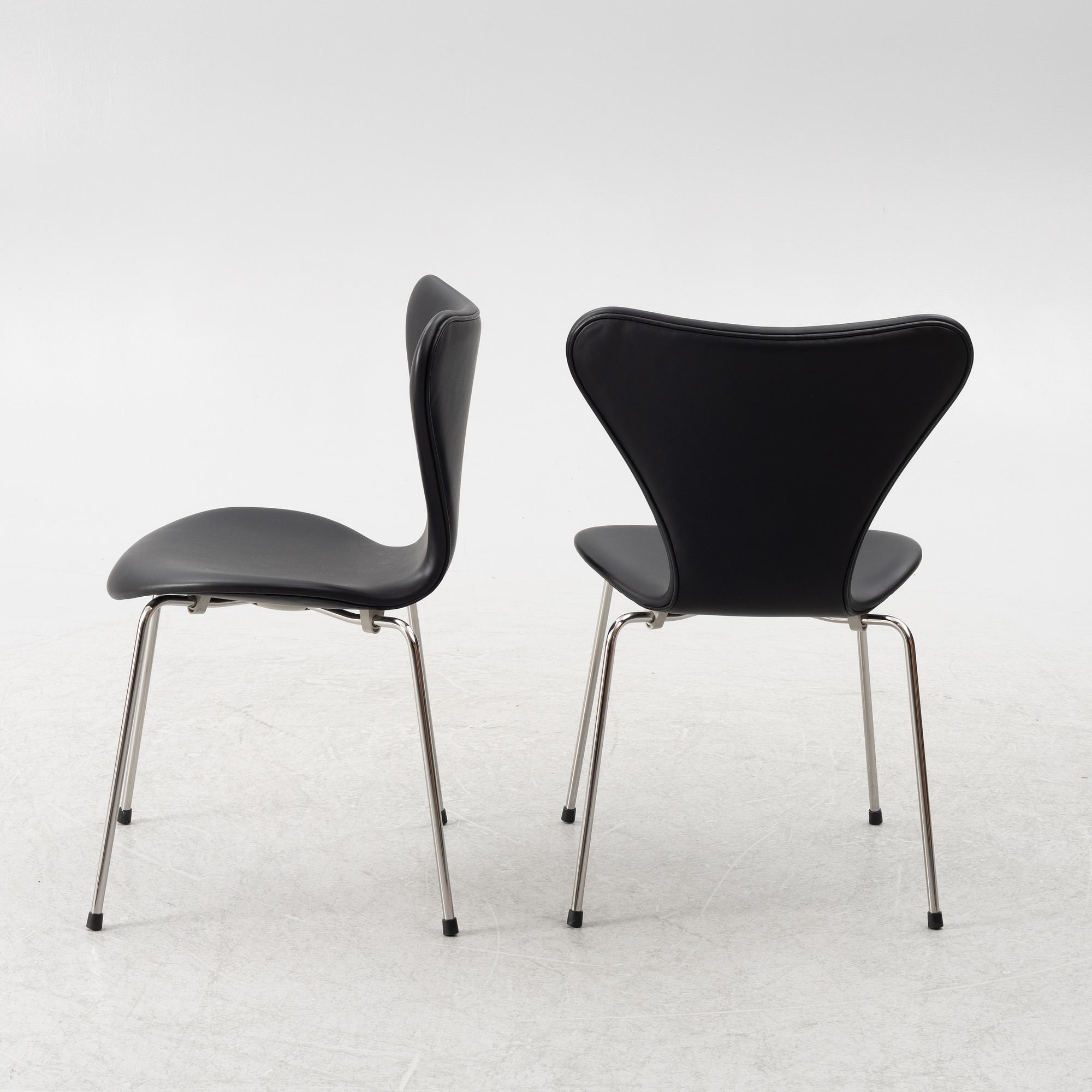 Arne Jacobsen, chairs, set of 5, "The Seven" Fritz Hansen, Denmark, late 20th century.