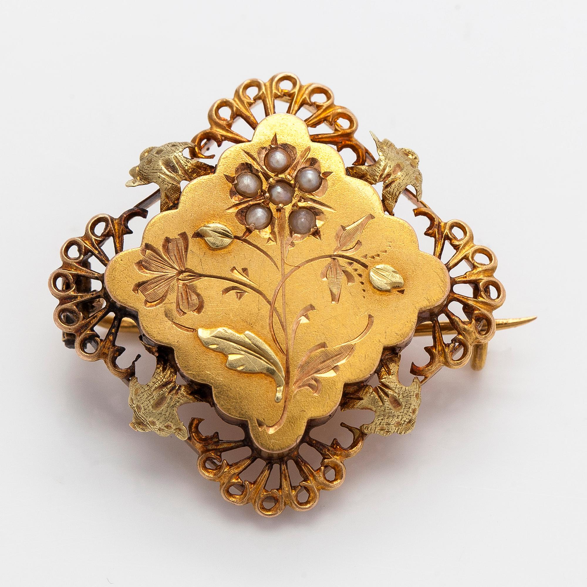 Brosch, 21K guld och pärlor, Frankrike omkring 1900.