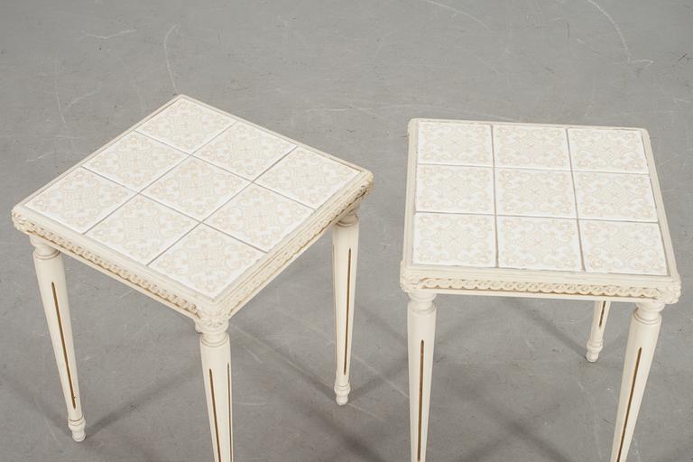 SIDOBORD, ett par gustaviansk stil, 1900-talets andra hälft.