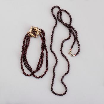 ARMBAND OCH COLLIER, granater, 1900-talets första hälft.