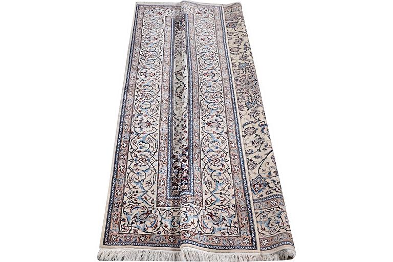 A carpet, Nain, part silk, 6 laa, c. 265 x 173 cm.