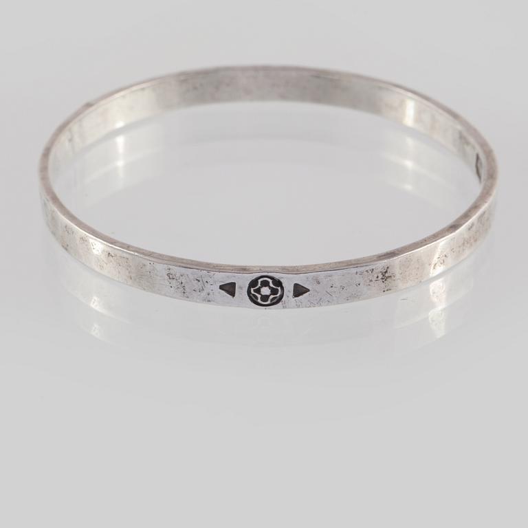 ARMRING, silver, Tore Kullander, Borås, 1947. Vikt 28,7 gram.