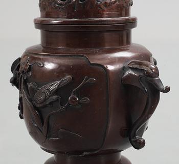A bronze tablelamp, China 20th century.