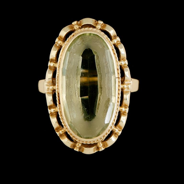 RING, guld, syntetisk spinell.