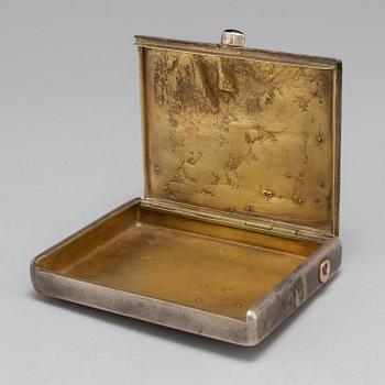 A Russian 20th century parcel-gilt cigarette-case, unidentified makers mark, St. Petersburg 1908-1917.