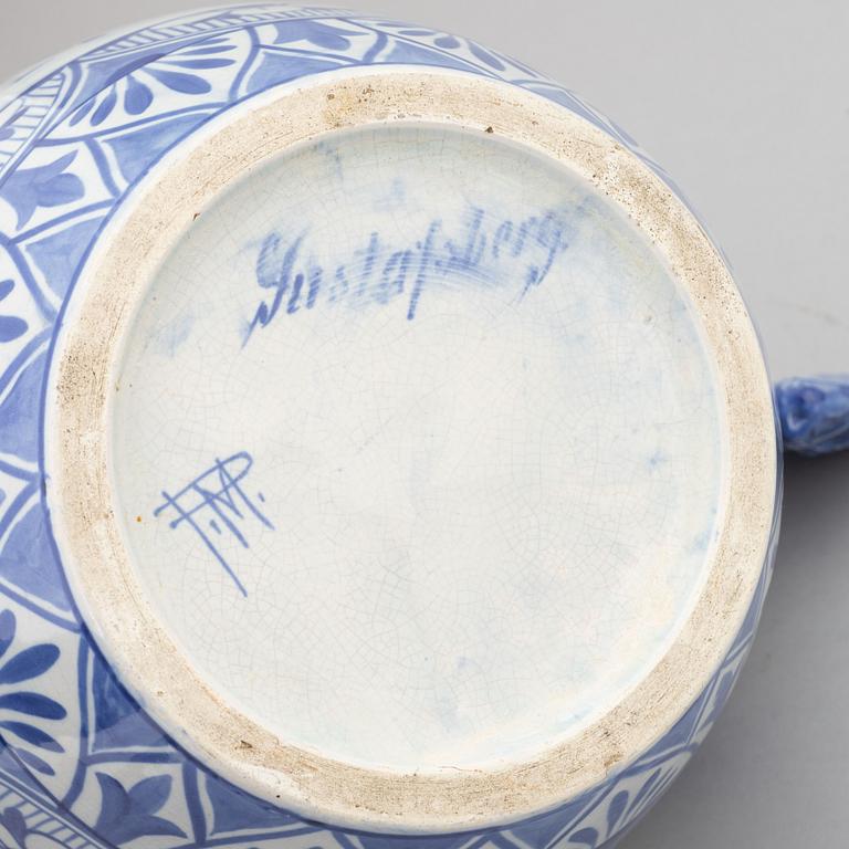 A cleamware pot, Gustavsberg, around 1900.