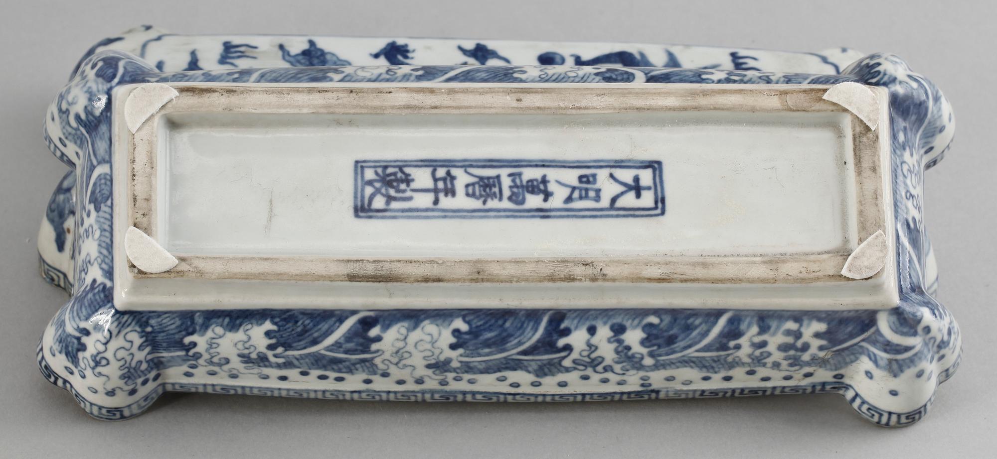 ASK MED LOCK, porslin, Kina 1900/2000-tal.