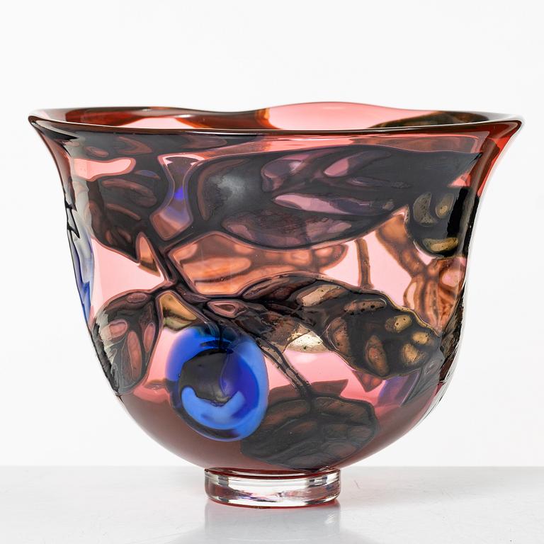 Eva Englund, a glass vase, Orrefors 1990.