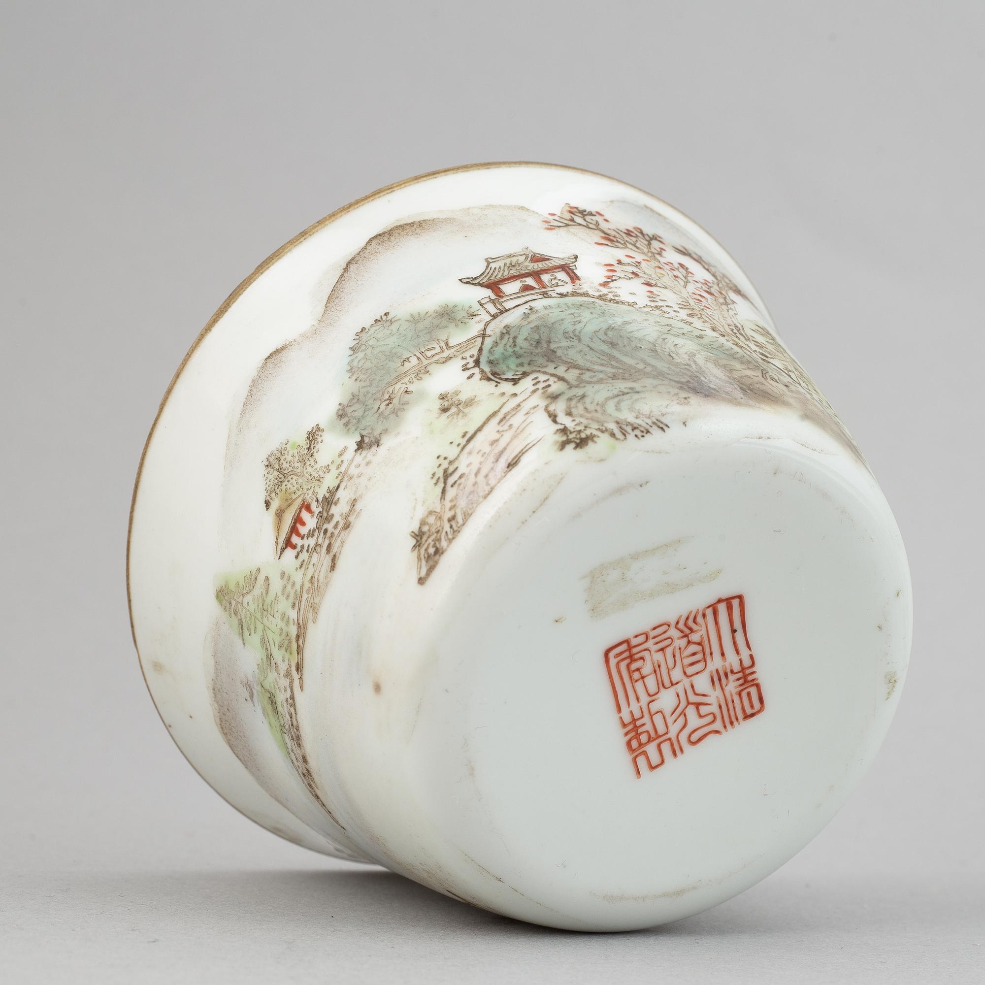A set of ten famille rose bowls, early 20th century.