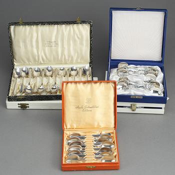 PARTI SILVER, 60 delar, inklusive 5 uppsättningar kaffeskedar, majoriteten Lidköping, mitten 1900-talets. Vikt ca 821 g.