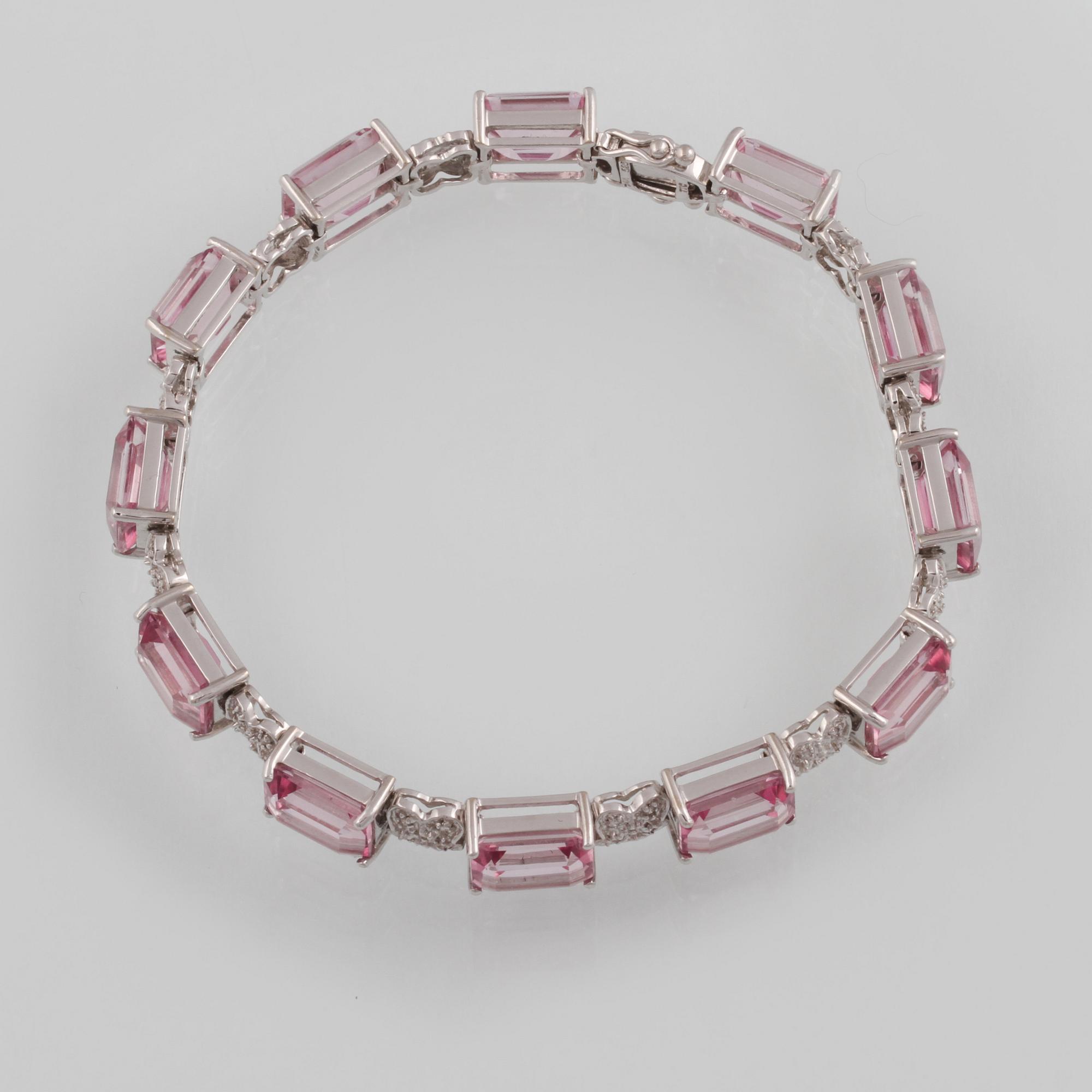 ARMBAND, 14K vitguld med rosa topaser samt briljantslipade diamanter. Vikt 19,5 gram.