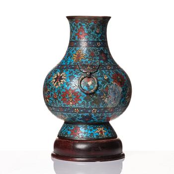 Kruka, Hu, cloisonné. Mingdynastin (1368-1644).