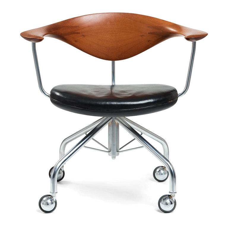 Hans J. Wegner, a "Swivel Chair" /JH502, executed by Johannes Hansen, Denmark 1960's.