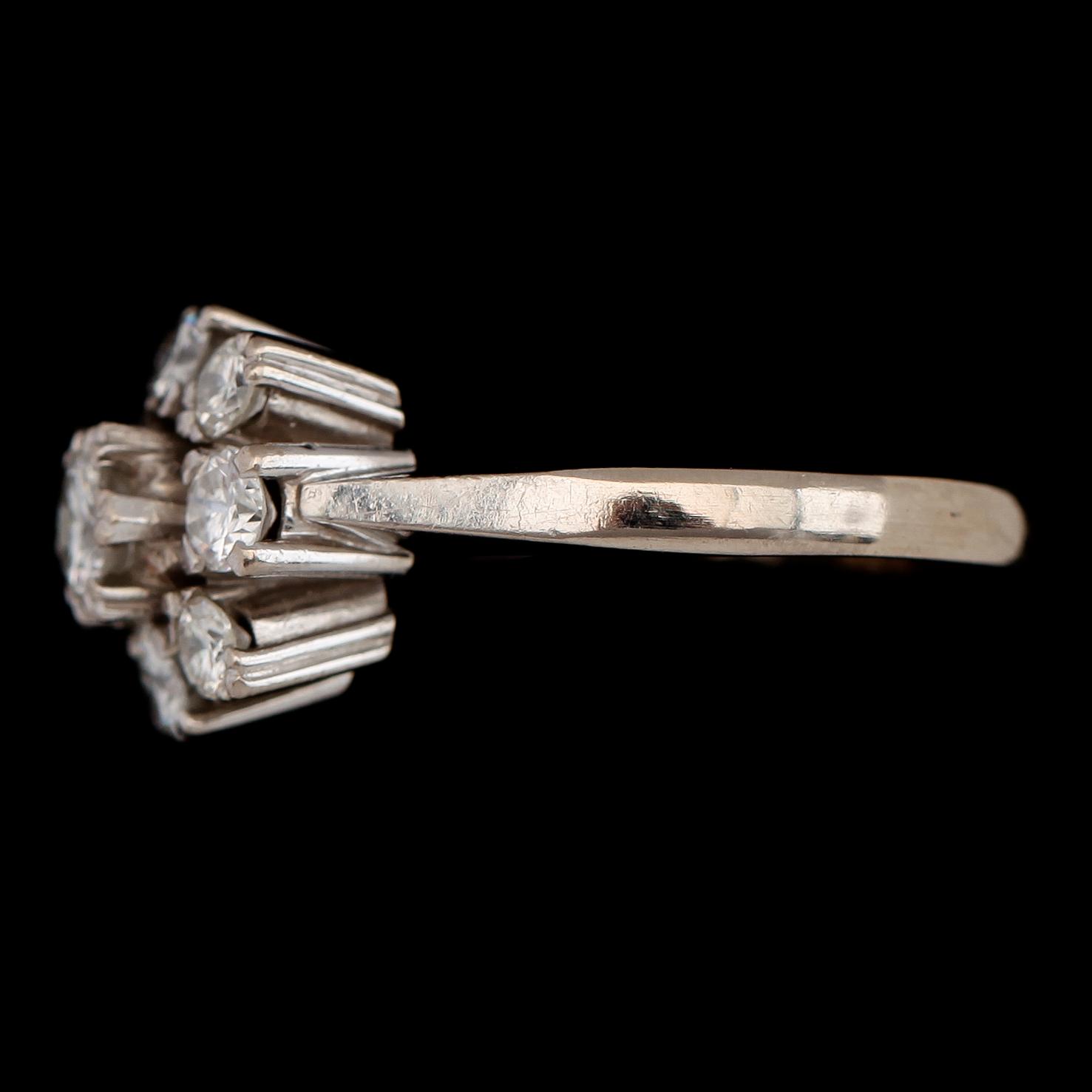 RING, 18K vitguld, briljantslipade diamanter tot ca 1.86 ct, svenska stämplar Alton 1949.