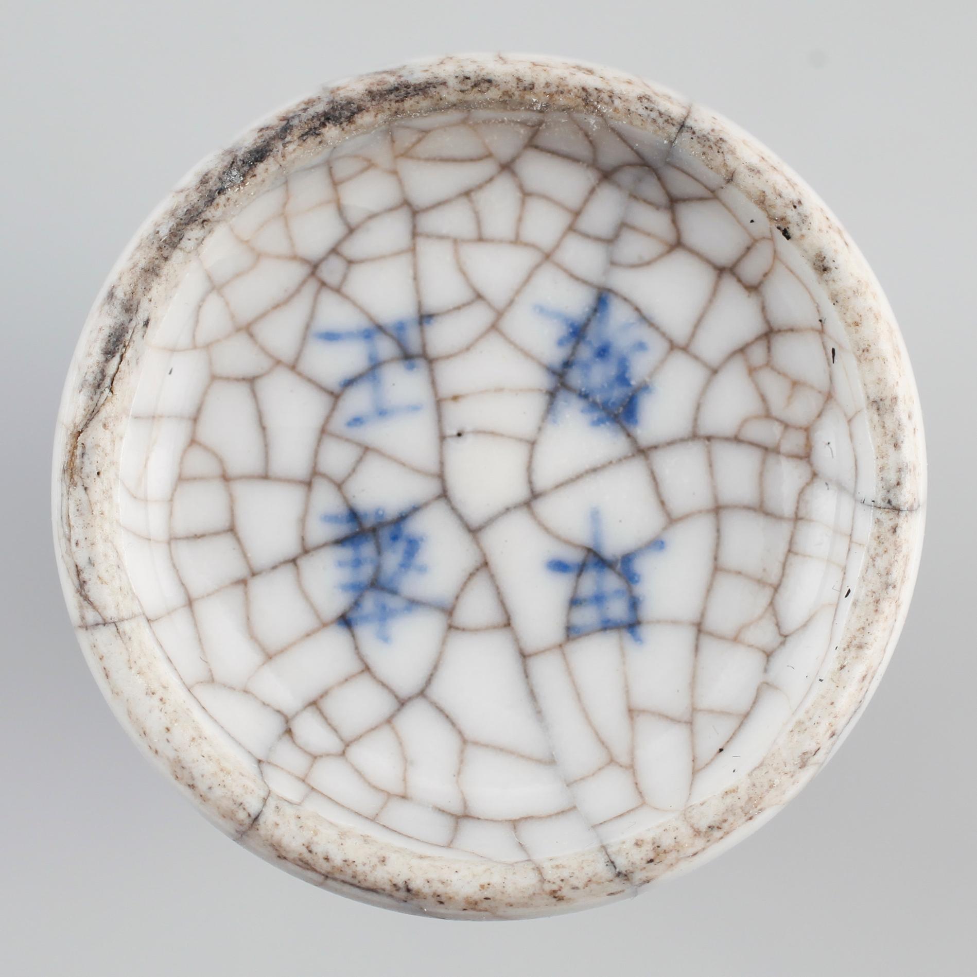 VAS OCH SNUSFLASKA, porslin, Kina, 1800-/1900-tal.