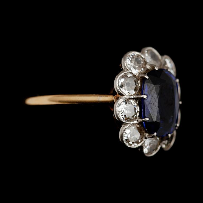 RING, 18 k guld, 10 briljanter totalt 0.90 ct samt syntetisk safir.