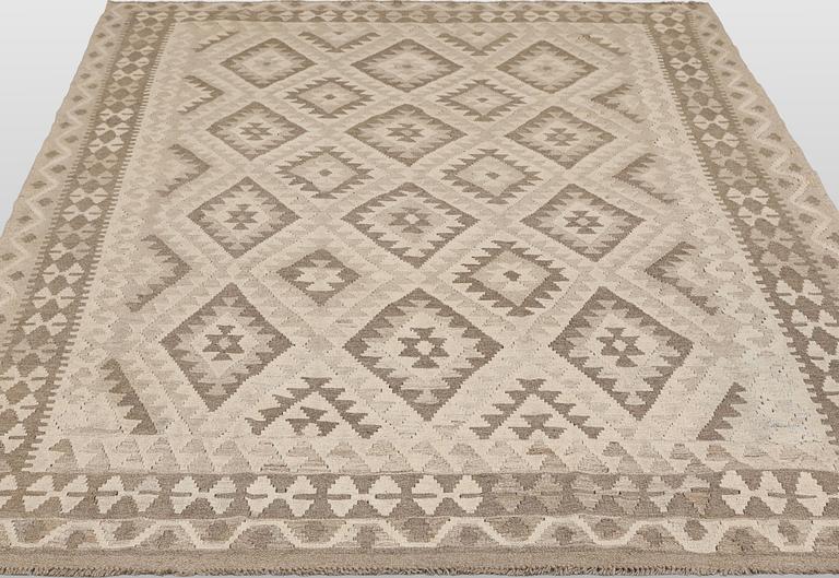 A Kelim carpet, 279 x 205 cm.