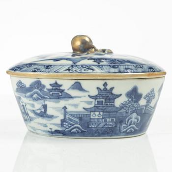 Smörterrin med lock och fat, Kina, Qing dynastin, Qianlong (1736-95).