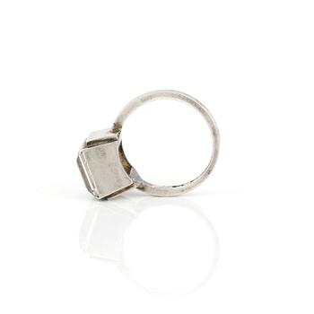 RING, sterlingsilver och bergkristall, ca 5,99 ct, Wiwen Nilsson för Anders Nilsson, Lund, 1949. Total vikt ca 6,37 g.