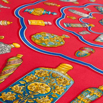 SCARF, "Qu'importe le flacon", Hermès.