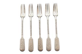 121. 5 DESSERT FORKS.